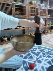 play singing bowl 225x300